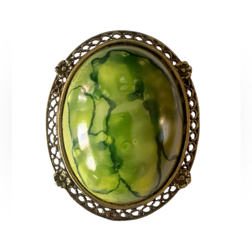 Green Marbled Oval Brooch with Gold-Tone Filigree Setting